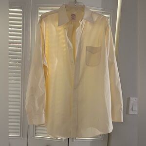 Brooks brothers 346 Non Iron Reg. Fit Dress Shirt Size 17 4/5. See Flaw In Pic